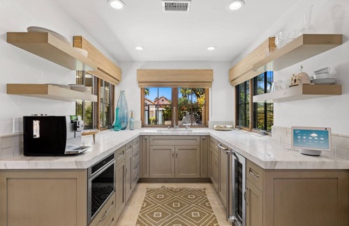 Palm Desert Condo | Rare Find - El Paseo Shopping District! EV Charging Station! Pickleball!