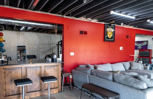 Lawrence Other | RARE FIND for groups! Creature comfort & beyond! Art! Luxury! Wide Open Spaces!