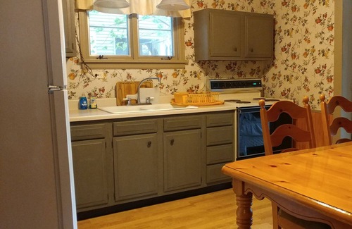 Put-in-Bay House | RARE FIND! Guest House in downtown Village of Put-in-Bay!