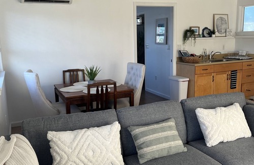 Coconut Grove Apartment | Rare find! Kailua Beach Loft style - 4 mins from the beach!
