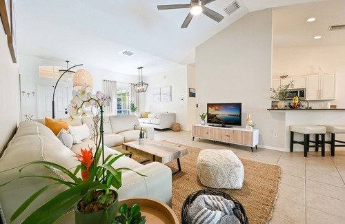Central Naples Villa | Rare Find! Tropical Garden Lux Villa -heated pool and spa-12 min from the beach!