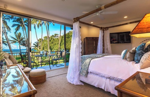 Kihei Villa | RARE, GATED PRIVATE BEACHFRONT HOME, PRIVATE POOL 6 BED 6 BATHS