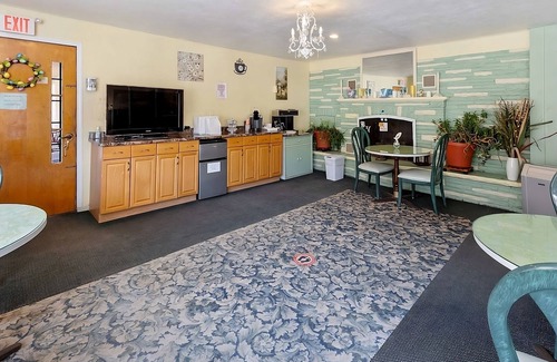 Delhi House | Rare Gem! Hike to the Summit of Bramley Mountain Trail! FREE Parking!