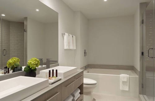 Hollywood South Central Beach Hotel | Rare Gem! Onsite Pool, Kitchen