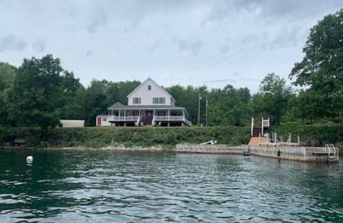 Frontenac Cottage | RARE OPPURTUNITY. COTTAGE on Round Island!