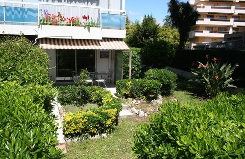 Cagnes-sur-Mer Apartment | Rare seaside garden apartment