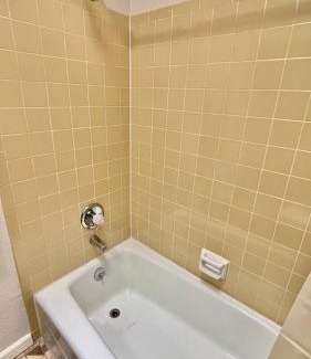 El Paso Apartment | Rare to find 2 bedrooms 1 King bed & 2 Twins beds 2 bathrooms