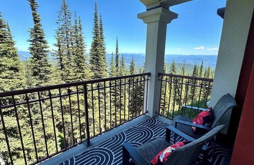 Silver Star Mountain Condo | Rare Top 3rd Floor Corner Grandview Condo with Elevator & Extra Large Balcony