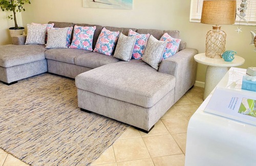 Tarpon River House | Rare Tropical Oasis With Mini-Golf Near Las Olas Blvd.