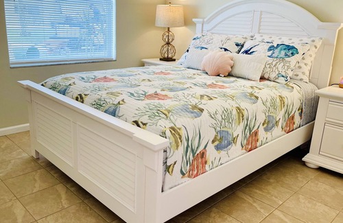 Tarpon River House | Rare Tropical Oasis With Mini-Golf Near Las Olas Blvd.