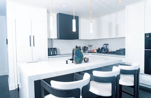 Colonial Homes Condo | Rare! XL Luxury Penthouse Buckhead/Midtown 2 Bed 2.5 Bath