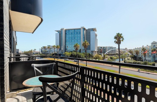 Flora Park Apartment | Ratanga Park Escape | Century City