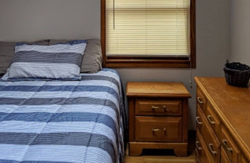 Lake House | Rate discounted! Visit Clare County in 2024! Lakefront Cottage on Crooked Lake!