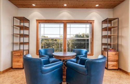 Oakhurst House | Rathore Von Liecthi Lodge with spaarcade roomplayground and more