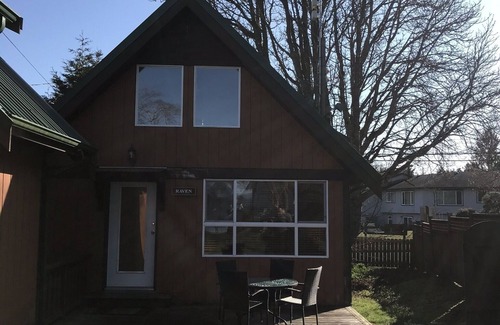 Sechelt Cabin | Raven Cabin on waterfront property of Porpoise Bay with beach access.