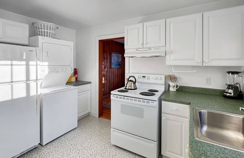 Ogunquit House | Raven's Nest: Charming 2 BR home in the heart of Ogunquit - perfect for families or small groups