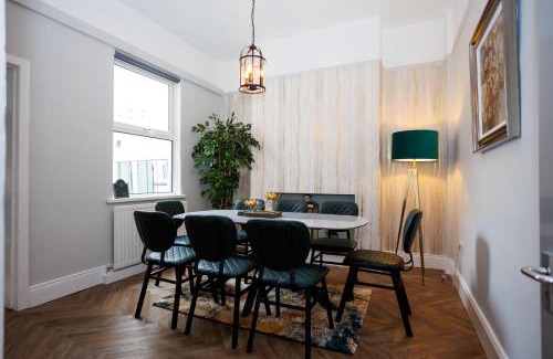 Belfast House | Raven Willow