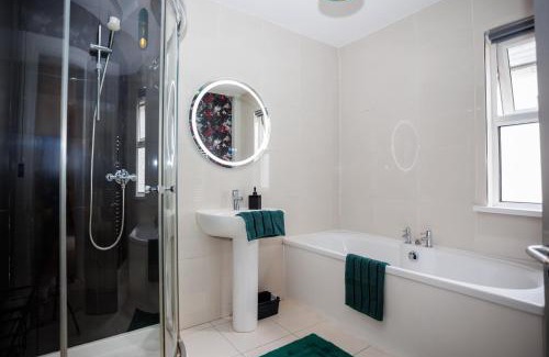Belfast House | Raven Willow
