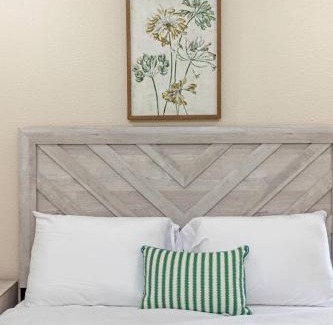 Albany House | Ravenna Pond Retreat