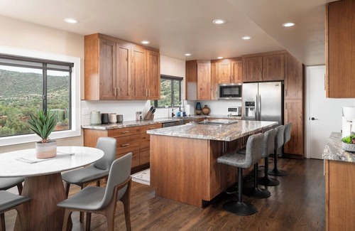 Oak Creek House | Ravens Rock Retreat: Clifftop Estate w/360 Views