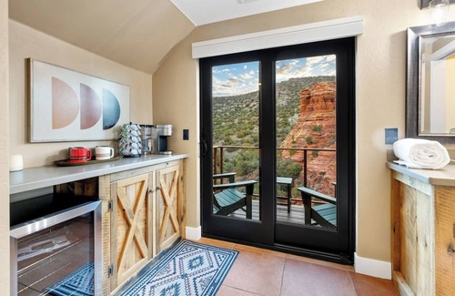 Oak Creek House | Ravens Rock Retreat: Clifftop Estate w/360 Views