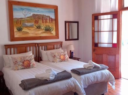 Oudtshoorn House | Ravenscliff Manor