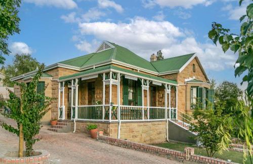 Oudtshoorn House | Ravenscliff Self Catering