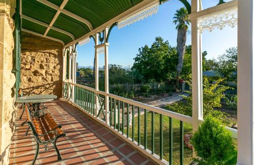 Oudtshoorn House | Ravenscliff Self Catering