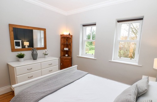 Humshaugh Cottage | RAVENSIDE, pet friendly, with a garden in Humshaugh