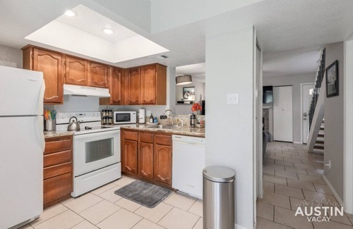 South Lamar Apartment | Ravey #B xxxxxxxxxxx