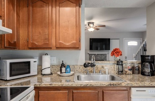 South Lamar Apartment | Ravey #B xxxxxxxxxxx