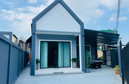 Na Kluea Villa | Ravin Paradise Pool Villa Pattaya 3-bedroom with AC, WiFi, pool table , bbq