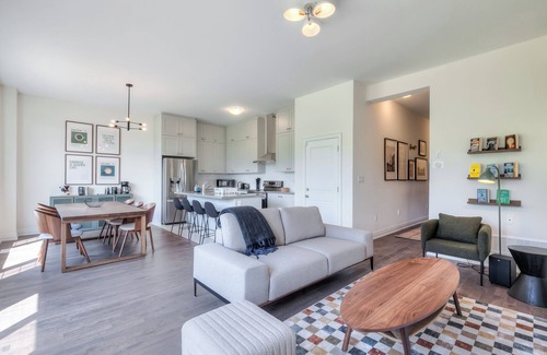 Pickering House | Ravine Retreat | Chef Kitchen | Toronto Zoo | SPA | Entire Home | Detached Home