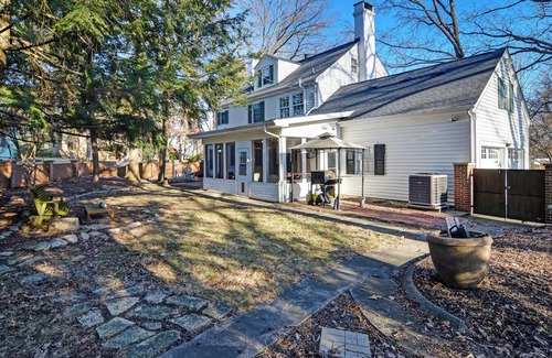 Valparaiso House | Ravine Retreat: Next to Ogden Gardens, Downtown Valparaiso & Close to the Dunes!