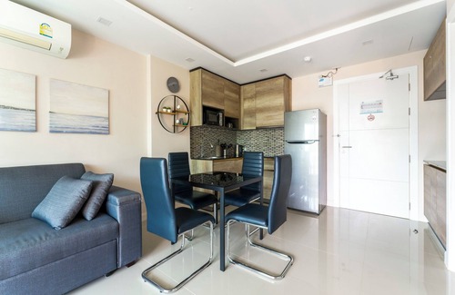 Rawai Apartment | Rawai 206: Tropical Poolside Oasis
