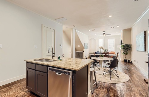 Oak Lawn House | Rawlins 405 Home: 3 Bedroom Retreat Near Dallas TX