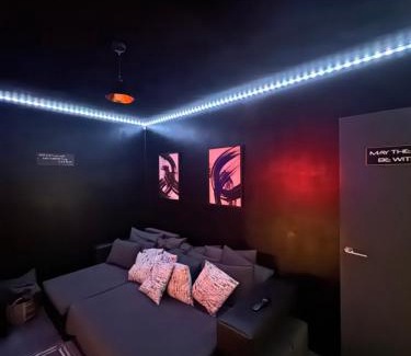 Bradford Apartment | Rawson Apartments - Stylish City Centre Hideaway with 85 inch TV Cinema Room & Pool Table