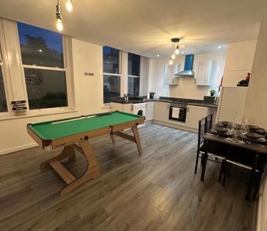 Bradford Apartment | Rawson Apartments - Stylish City Centre Hideaway with 85 inch TV Cinema Room & Pool Table
