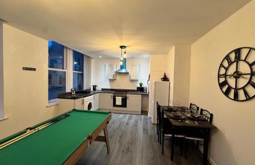 Bradford Apartment | Rawson Apartments - Stylish City Centre Hideaway with 85 inch TV Cinema Room & Pool Table