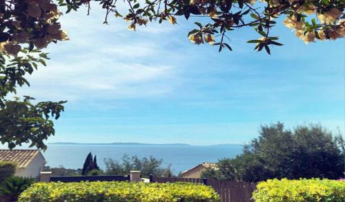 Le Rayol Apartment | Rayol vue mer jardin plage à pied - St-Tropez 25km