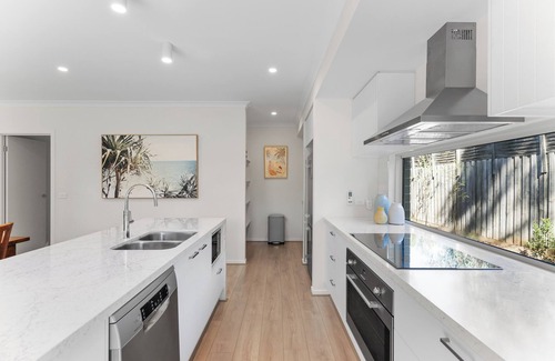Cowes House | Raywood Coastal Retreat by Ready Set Stay