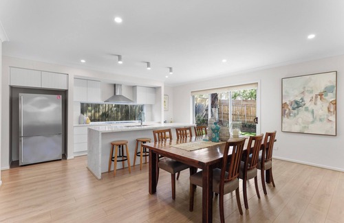 Cowes House | Raywood Coastal Retreat by Ready Set Stay