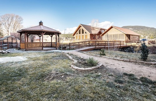 South Fork Cabin | RCCII Beautiful River Front 4Bdrm+loft/2 Bath, hot tub, Gameroom