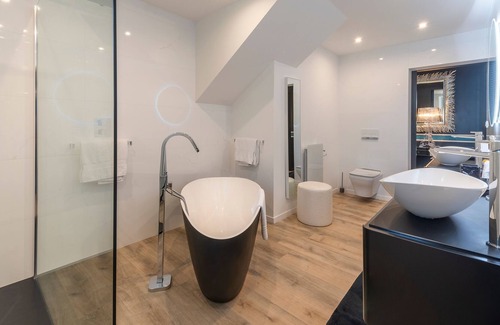 Vivy Apartment | RDC - Château de la Ronde - Avec piscine et jacuzzi