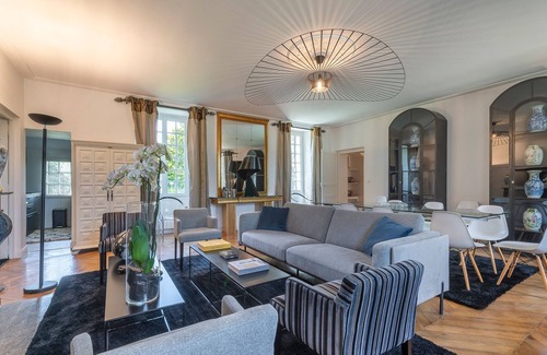 Vivy Apartment | RDC - Château de la Ronde - Avec piscine et jacuzzi