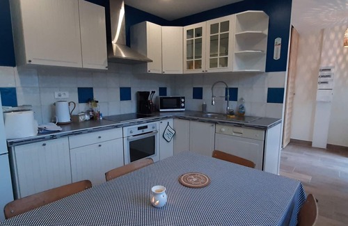 Ploneour-Lanvern House | Rdc de Maison Plein Pied 2 Chambres 2 SDB Terrasse Jardin 10 mn des Plages