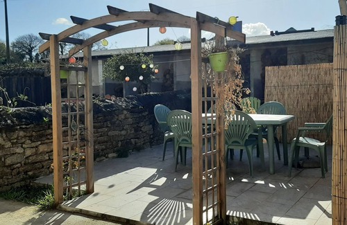 Ploneour-Lanvern House | Rdc de Maison Plein Pied 2 Chambres 2 SDB Terrasse Jardin 10 mn des Plages