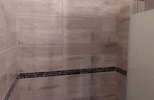 Ploneour-Lanvern House | Rdc de Maison Plein Pied 2 Chambres 2 SDB Terrasse Jardin 10 mn des Plages