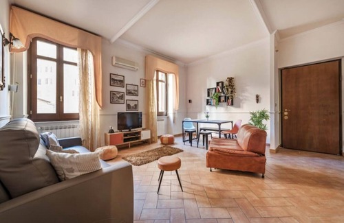 San Giovanni Apartment | Re Di Roma Vintage, Flat on the Metro Re di Roma