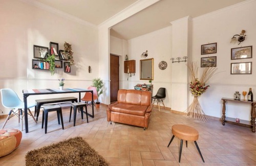 San Giovanni Apartment | Re Di Roma Vintage, Flat on the Metro Re di Roma